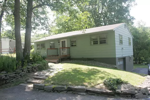 173 Roosevelt Rd, Hyde Park, NY 12538
