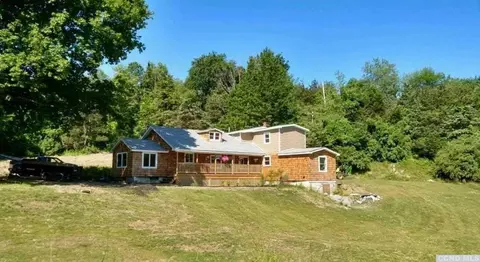 394 Dranbauer Rd, Taghkanic, NY 12523