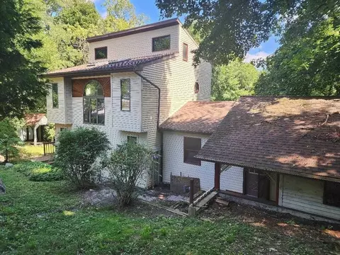 2 Wilbur Rd, Pleasant Valley, NY 12569