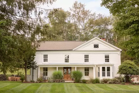 809 Quaker Hill Rd, Pawling, NY 12564