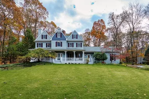 75 Harden Dr, Beekman, NY 12540