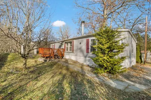 15 Milton Ln, Fishkill, NY 12508