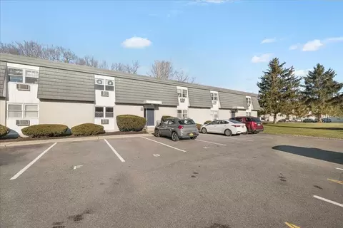 8 White Gate, Wappinger, NY 12590