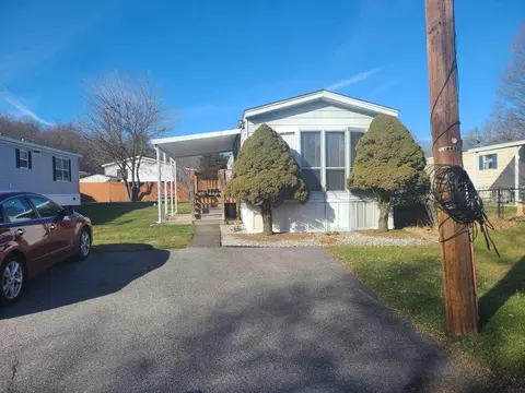 18 Scribo Ln, Wappinger, NY 12590