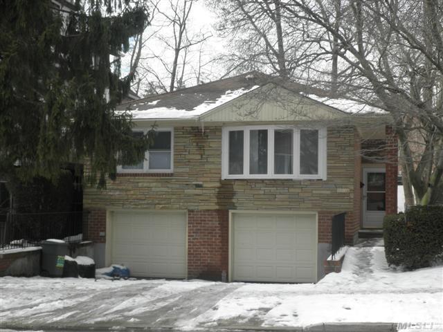 35-46 168 St, Flushing, NY 11358 photo 1