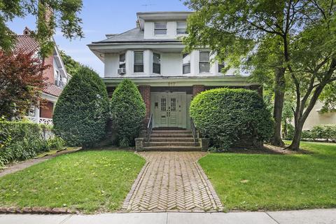 817 E 17th St, Brooklyn, NY 11230 photo 1