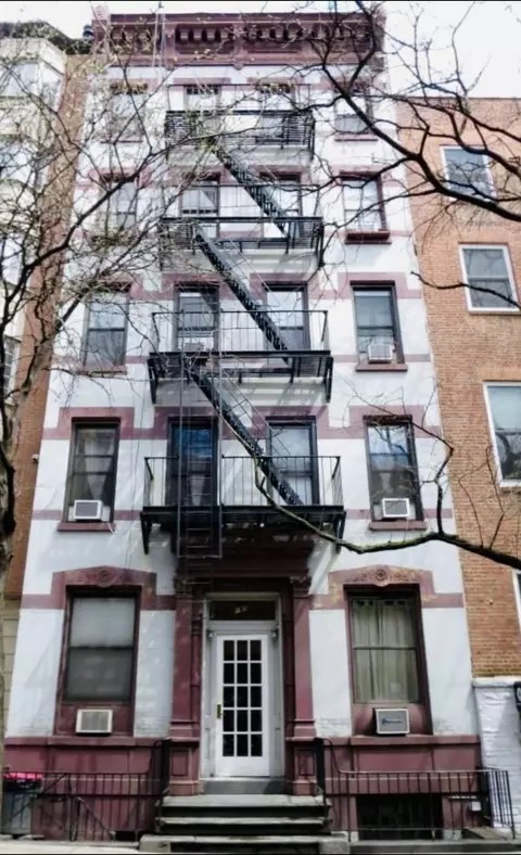 195 Prince St #1LL, New York, NY 10012