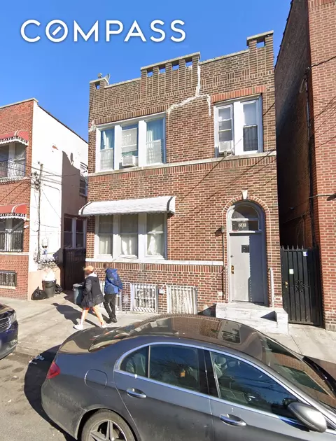 741 E 213th St, New York City, NY 10467