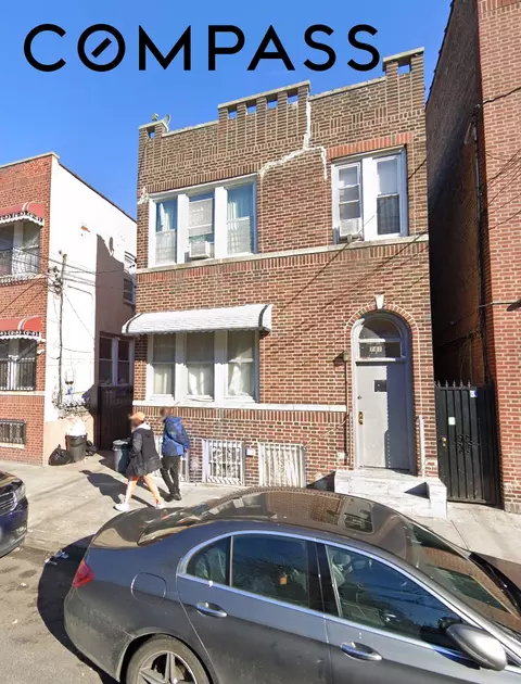741 E 213th St, New York City, NY 10467