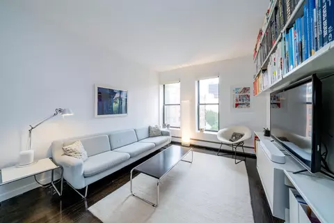 661 10th Ave #4E, New York, NY 10036