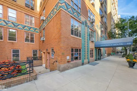 235 E 22nd St #1EF, New York, NY 10010