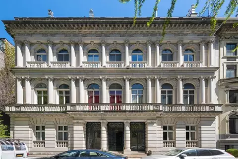 11 E 73rd St #PH, New York, NY 10021