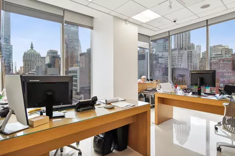 50 W 47th St #1609, New York, NY 10036