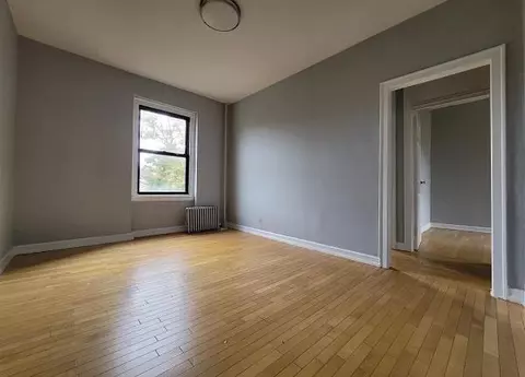 21-06 35th St #4-E, New York City, NY 11105
