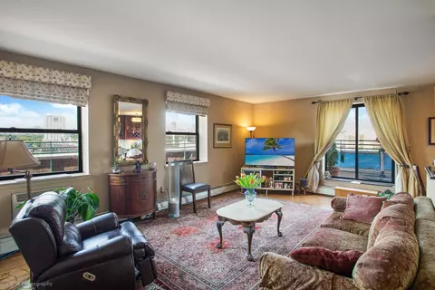 130 Lenox Ave #907, New York, NY 10026
