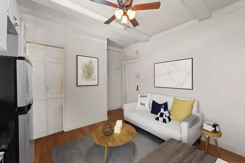 325 W 45th St #403-A, New York, NY 10036