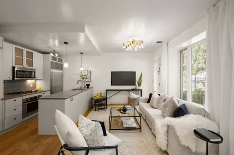 237 E 88th St #101, New York, NY 10128