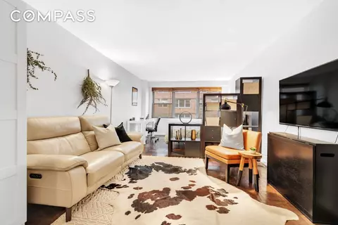 10 W 15th St #713, New York, NY 10011