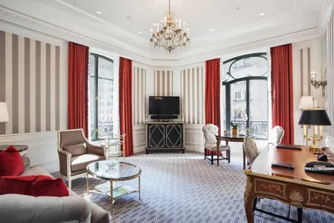 2 E 55th St #901, New York, NY 10022