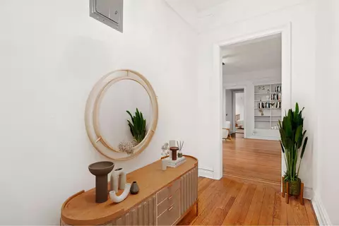 83-10 35th Ave #2V, New York City, NY 11372