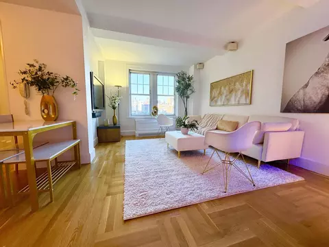27 W 72nd St #908, New York, NY 10023