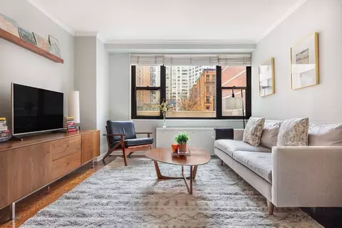 165 W 66th St #3R, New York, NY 10023