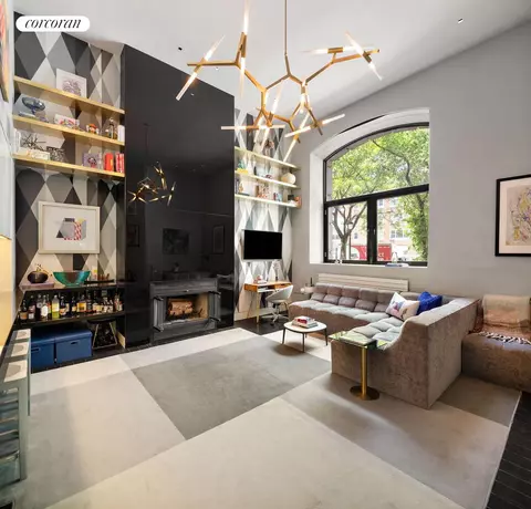 196 6th Ave #1A, New York, NY 10013