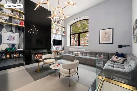 196 6th Ave #1A, New York, NY 10013