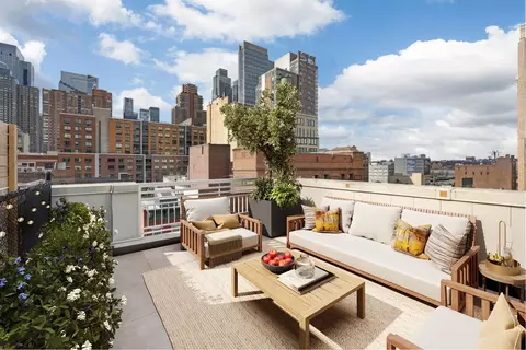 517 W 46th St #201, New York, NY 10036
