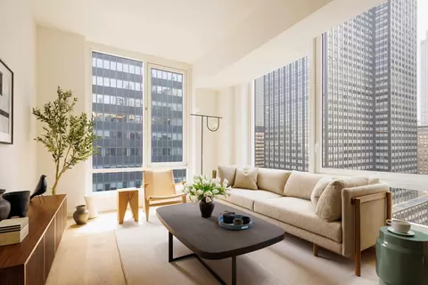 135 E 47th St #21F, New York, NY 10017