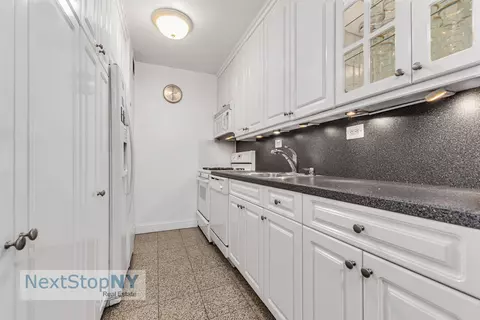245 E 54th St #22A, New York, NY 10022