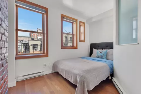 217 E 5th St #8, New York, NY 10003