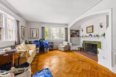 221 E 21st St, New York, NY 10010