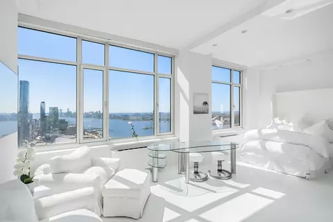 635 W 42nd St #45G, New York, NY 10036