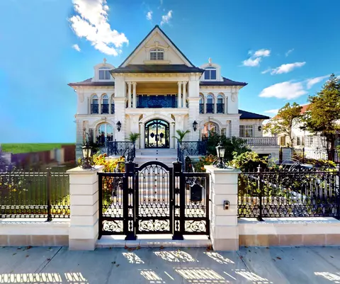 176 Irwin St, Brooklyn, NY 11235