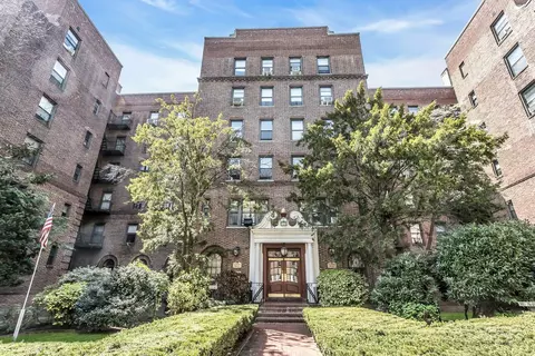 83-80 118th St #3P, New York City, NY 11415
