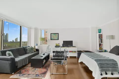 575 Main St #1611, New York, NY 10044