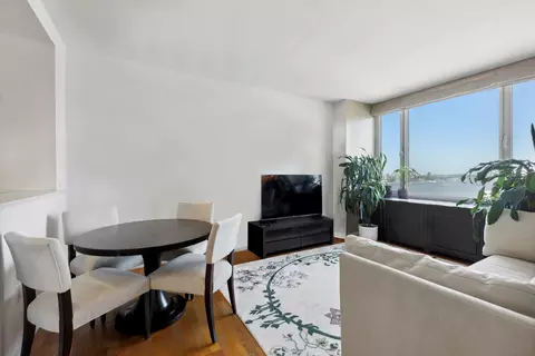 635 W 42nd St #28D, New York, NY 10036