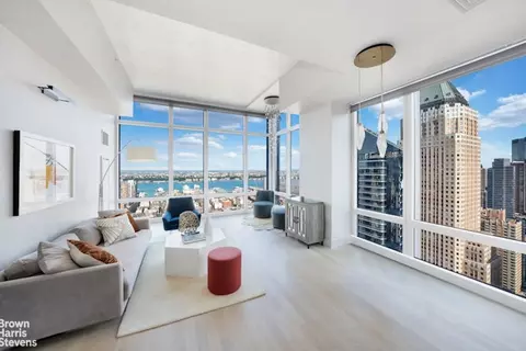 247 W 46th St #4201, New York, NY 10036