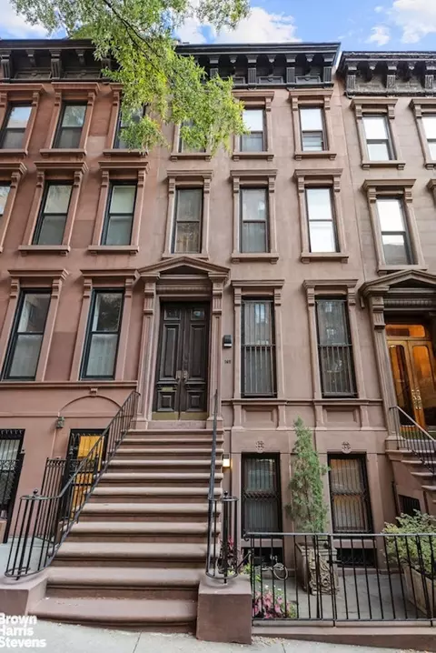 169 E 94th St, New York, NY 10128
