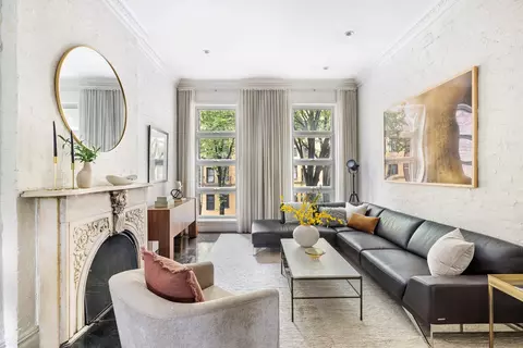262 W 25th St, New York, NY 10001