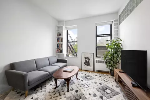 64 Macdougal St #15, New York, NY 10012
