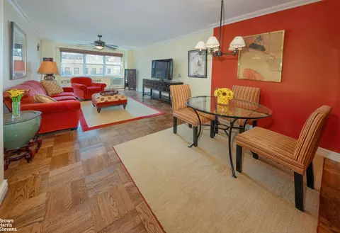 300 E 71st St #6M, New York, NY 10021