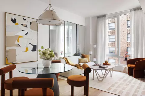 135 E 47th St #24B, New York, NY 10017