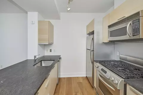350 W 42nd St #16J, New York, NY 10036