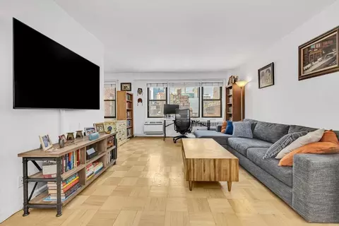 245 E 24th St #14A, New York, NY 10010