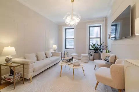 350 W 48th St #4E, New York, NY 10036