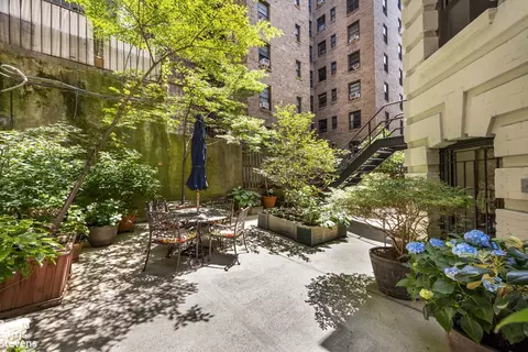 305 W 98th St #2FS, New York, NY 10025