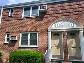 224-23 Kingsbury Ave #B, Oakland Gardens, NY 11364