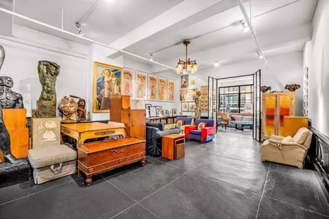 335 W 38th St #11, New York, NY 10018